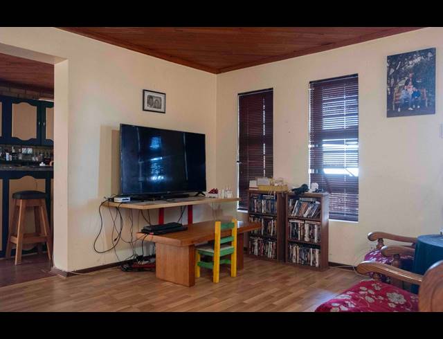 7 BEDROOM HOUSE FOR SALE IN DANA BAY